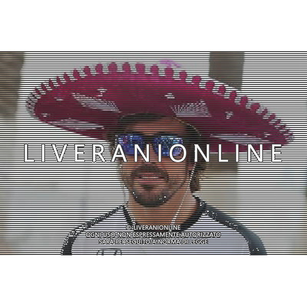 Fernando Alonso (ESP) McLaren wearing a sombrero. 29.10.2015. Formula 1 World Championship, Rd 17, Mexican Grand Prix, Mexixo City, Mexico, Preparation Day. AG ALDO LIVERANI SAS ONLY ITALY