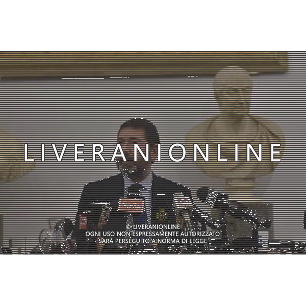 roma 30-10-2015 campidoglio conferenza stampa del Sindaco ignazio marino nella foto Ignazio Marino non  pi il sindaco di Roma. All\'indomani della decisione di ritirare le dimissioni, 26 consiglieri comunali hanno infatti firmato, davanti al notaio, le loro dimissioni. Giunta e primo cittadino sono di conseguenza decaduti. FOTO FABRIZIO CARRADETTI-AG ALDO LIVERANI SAS