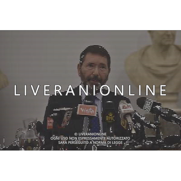 roma 30-10-2015 campidoglio conferenza stampa del Sindaco ignazio marino nella foto Ignazio Marino non  pi il sindaco di Roma. All\'indomani della decisione di ritirare le dimissioni, 26 consiglieri comunali hanno infatti firmato, davanti al notaio, le loro dimissioni. Giunta e primo cittadino sono di conseguenza decaduti. FOTO FABRIZIO CARRADETTI-AG ALDO LIVERANI SAS