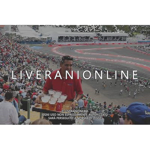Fans in the grandstand served lager. 30.10.2015. Formula 1 World Championship, Rd 17, Mexican Grand Prix, Mexixo City, Mexico, Practice Day. AG ALDO LIVERANI SAS ONLY ITALY