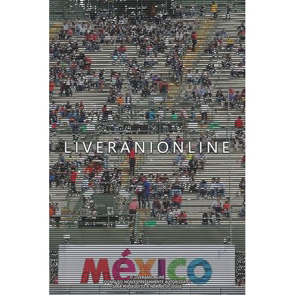 Fans in the grandstand. 30.10.2015. Formula 1 World Championship, Rd 17, Mexican Grand Prix, Mexixo City, Mexico, Practice Day. AG ALDO LIVERANI SAS ONLY ITALY