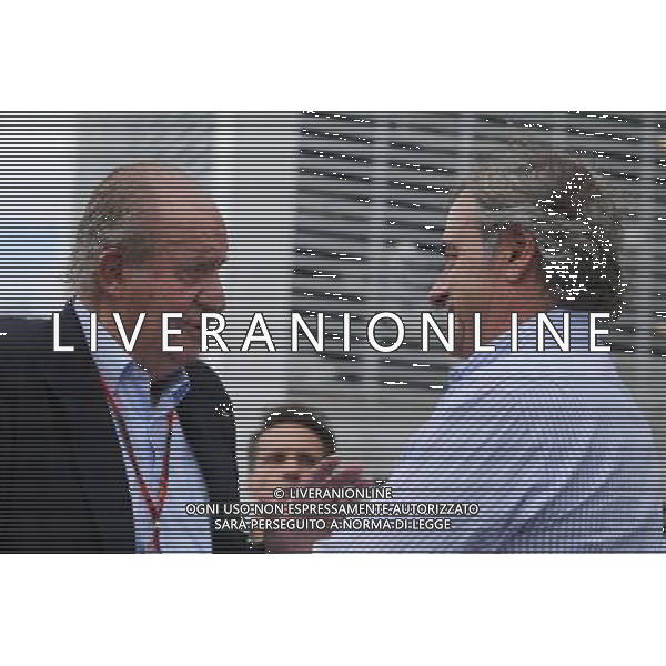(L to R): Former Spanish King Juan Carlos with Carlos Sainz (ESP). 30.10.2015. Formula 1 World Championship, Rd 17, Mexican Grand Prix, Mexixo City, Mexico, Practice Day. AG ALDO LIVERANI SAS ONLY ITALY
