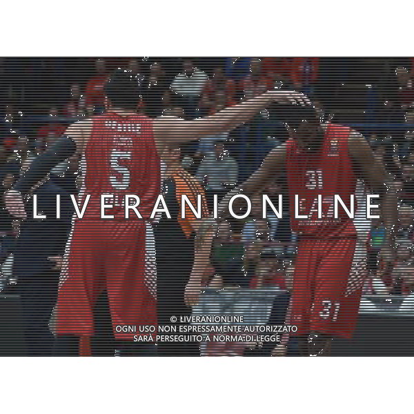 Turkish Airline Eurolega 2015/2016 Regular Season Milano - 30.10.2015 EA7 Emporio Armani Milano-Olympiacos Pireo Nella Foto:Gentile Alessandro con Lawal Gani /Ph.Vitez-Ag. Aldo Liverani