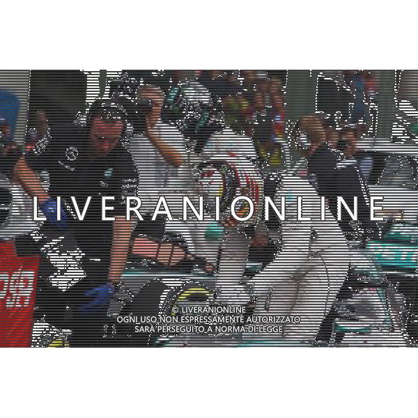 Lewis Hamilton (GBR) Mercedes AMG F1 W06 in qualifying parc ferme. 31.10.2015. Formula 1 World Championship, Rd 17, Mexican Grand Prix, Mexixo City, Mexico, Qualifying Day. /AGENZIA ALDO LIVERANI SAS - EDITORIAL USE ONLY