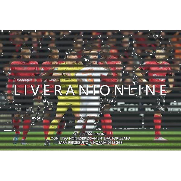expulsion Waris Majeed / Younousse Sankhare - 31.10.2015 - Guingamp / Lorient - 12eme journee de Ligue 1 Photo : Andre Ferreira / Icon Sport /AGENZIA ALDO LIVERANI SAS - ITALY ONLY EDITORIAL USE ONLY