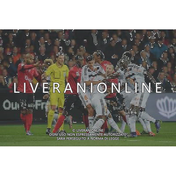 expulsion Waris Majeed / Younousse Sankhare - 31.10.2015 - Guingamp / Lorient - 12eme journee de Ligue 1 Photo : Andre Ferreira / Icon Sport /AGENZIA ALDO LIVERANI SAS - ITALY ONLY EDITORIAL USE ONLY