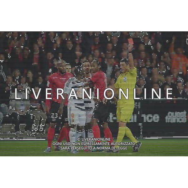 expulsion Waris Majeed / Nicolas Rainville - 31.10.2015 - Guingamp / Lorient - 12eme journee de Ligue 1 Photo : Andre Ferreira / Icon Sport /AGENZIA ALDO LIVERANI SAS - ITALY ONLY EDITORIAL USE ONLY