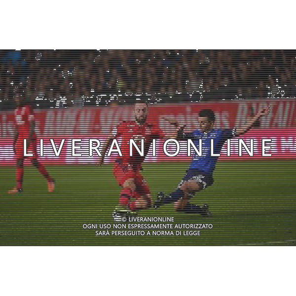 Sergi DARDER / Corentin JEAN (carton rouge) - 31.10.2015 - Troyes / Lyon -12eme journee de Ligue 1 Photo: Dave Winter / Icon Sport /AGENZIA ALDO LIVERANI SAS - ITALY ONLY EDITORIAL USE ONLY
