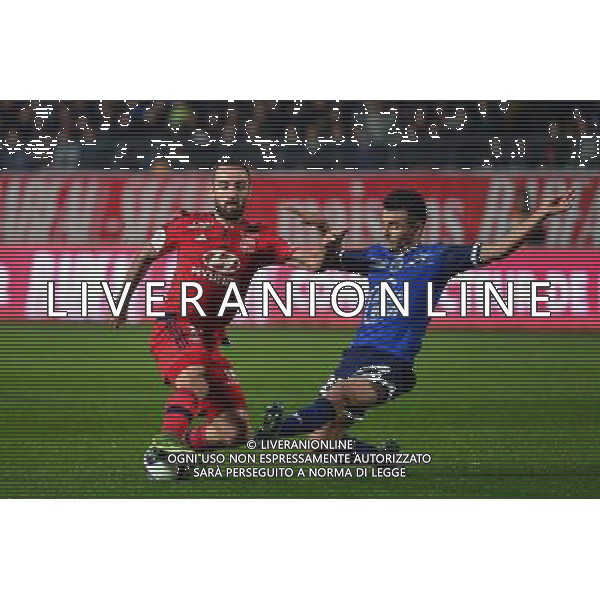 Sergi DARDER / Corentin JEAN (carton rouge) - 31.10.2015 - Troyes / Lyon -12eme journee de Ligue 1 Photo: Dave Winter / Icon Sport /AGENZIA ALDO LIVERANI SAS - ITALY ONLY EDITORIAL USE ONLY