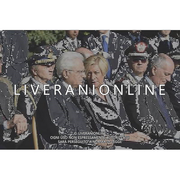 Omaggio ai defunti Commemorazione dei caduti militari al Cimitero del Verano Roma, 02 novembre 2015 nella foto Sergio Mattarella e Roberta Pinotti e Franco Gabrielli ©Corredati /AGENZIA ALDO LIVERANI SAS