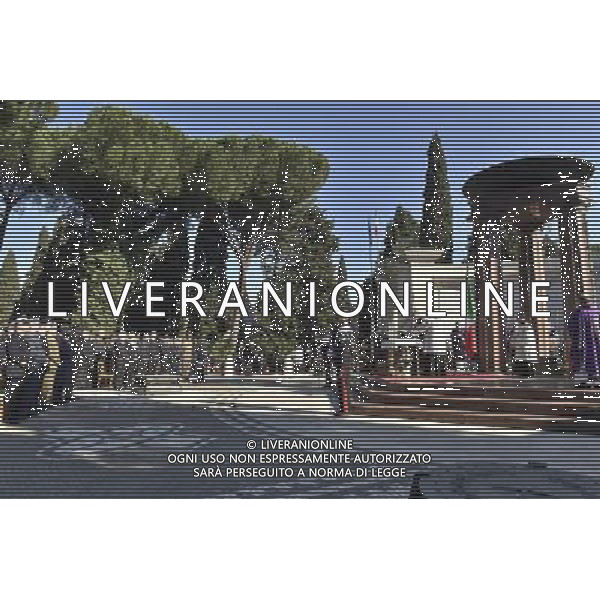 Omaggio ai defunti Commemorazione dei caduti militari al Cimitero del Verano Roma, 02 novembre 2015 nella foto le autoritÃ \' durante la messa Â©Corredati /AGENZIA ALDO LIVERANI SAS