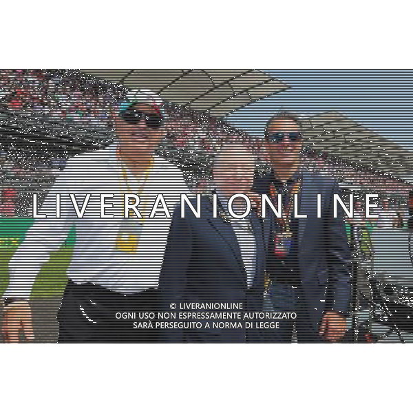 Jean Todt (FRA) FIA President with Carlos Slim Domit (MEX) Chairman of America Movil and guest on the grid. 01.11.2015. Formula 1 World Championship, Rd 17, Mexican Grand Prix, Mexixo City, Mexico, Race Day. AG ALDO LIVERANI SAS ONLY ITALY