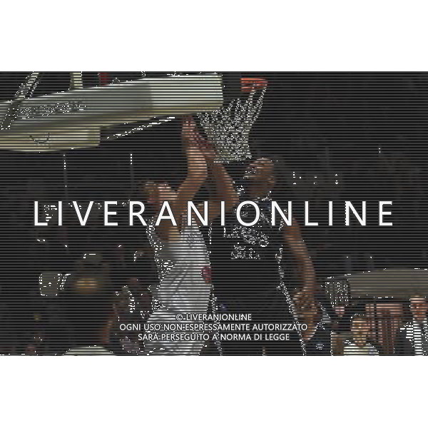 OBIETTIVO LAVORO BOLOGNA - PASTA REGGIA CASERTA CAMPIONATO BASKET SERIE A 02 NOVEMBRE 2015 NELLA FOTO I GIOCATORI A CANESTRO ©OPTIMA/AGENZIA ALDO LIVERANI SAS