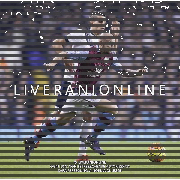 Aston Villa\'s Alan Hutton holds off the challenge from Tottenham Hotspur\'s Erik Lamela Photographer Craig Mercer/CameraSport Football - Barclays Premiership - Tottenham Hotspur v Aston Villa - Monday 2nd November 2015 - White Hart Lane - London © CameraSport - 43 Linden Ave. Countesthorpe. Leicester. England. LE8 5PG - Tel: +44 (0) 116 277 4147 - admin@camerasport.com - www.camerasport.com /AGENZIA ALDO LIVERANI SAS - italy only editorial use only