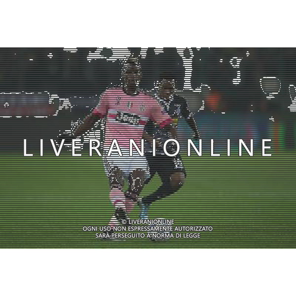 firo Fu§ball,Fussball, 03.11.2015 Champions League , Saison 2015/2016 VFL Borussia Mšnchengladbach - Juventus Turin Zweikampf Paul Pogba gegen Ibrahima TraorŽ $worldrightsEs gelten unsere AGB, einsehbar auf www.firosportphoto.de copyright by firo sportphoto: Coesfelder Str.207 48249 DŸlmen www.firosportphoto.de mail@firosportphoto.de (V o l k s b a n k B o c h u m - W i t t e n ) BLZ.: 430 601 29 Kt. Nr.: 341 117 100 Tel:Ê 02594 - 9916004 Fax:Ê02594 - 9916005 AG ALDO LIVERANI SAS ONLY ITALY