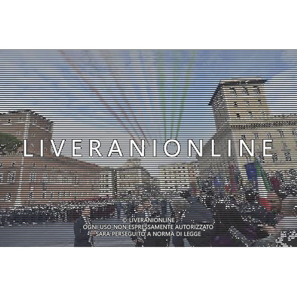 Commemorazioni ufficiali di deposizione di corona di alloro sulla Tomba del Milite Ignoto all\'Altare della Patria nella Giornata delle Forze Armate a Roma 04 novembre 2015 nella foto le frecce tricolori ©Corradetti/Agenzia Aldo Liverani S.a.s.