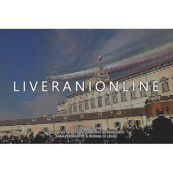 Commemorazioni ufficiali di deposizione di corona di alloro sulla Tomba del Milite Ignoto all\'Altare della Patria nella Giornata delle Forze Armate a Roma 04 novembre 2015 nella foto le frecce tricolori Â©Corradetti/Agenzia Aldo Liverani S.a.s.