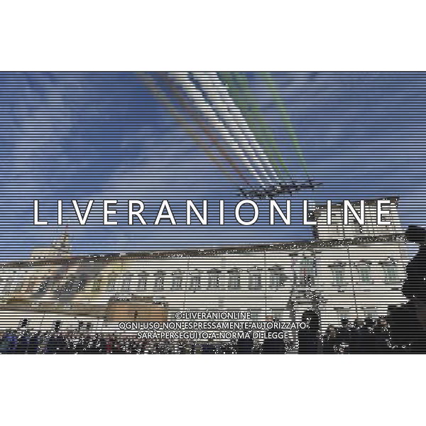 Commemorazioni ufficiali di deposizione di corona di alloro sulla Tomba del Milite Ignoto all\'Altare della Patria nella Giornata delle Forze Armate a Roma 04 novembre 2015 nella foto le frecce tricolori Â©Corradetti/Agenzia Aldo Liverani S.a.s.