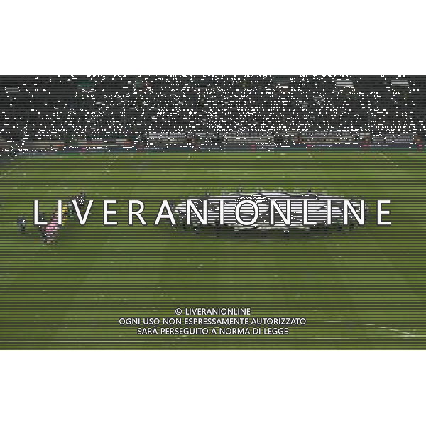 firo FuÃŸball,Fussball, 03.11.2015 Champions League , Saison 2015/2016 VFL Borussia MÃ¶nchengladbach - Juventus Turin 1:1 BegrÃ¼ÃŸung der Teams Flagge Hinterleger Hintergrund $worldrightsEs gelten unsere AGB, einsehbar auf www.firosportphoto.de copyright by firo sportphoto/Agenzia Aldo Liverani S.a.s. - ITALY ONLY EDITORIAL USE ONLY
