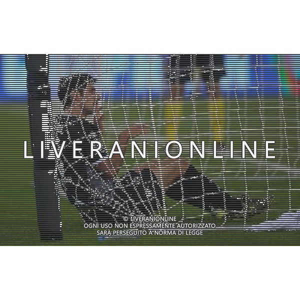 firo FuÃŸball,Fussball, 03.11.2015 Champions League , Saison 2015/2016 VFL Borussia MÃ¶nchengladbach - Juventus Turin 1:1 LArs Stindl enttÃ¤uscht im Tornetz EnttÃ¤uschung nach Torchance . $worldrightsEs gelten unsere AGB, einsehbar auf www.firosportphoto.de copyright by firo sportphoto: /Agenzia Aldo Liverani S.a.s. - ITALY ONLY EDITORIAL USE ONLY