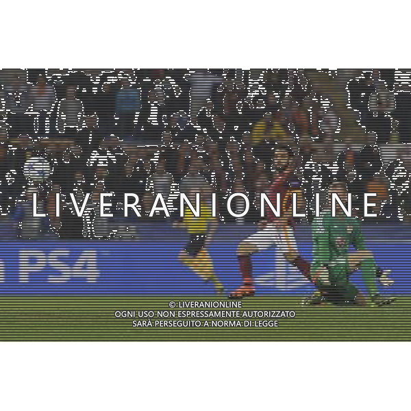 Roma - 04/11/2015 - Stadio Olimpico - Uefa Champions League 2015/2016 - Gruppo E - AS Roma vs Bayer Leverkusen - nella foto: Il gol di Mohamed Salah del 1-0 / Ph Fabrizio Corradetti - Ag. Aldo Liverani sas /Agenzia Aldo Liverani S.a.s.