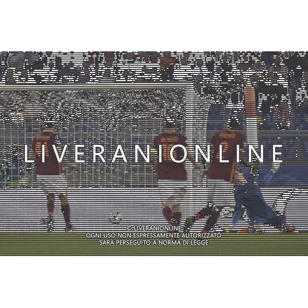 Roma - 04/11/2015 - Stadio Olimpico - Uefa Champions League 2015/2016 - Gruppo E - AS Roma vs Bayer Leverkusen - nella foto: il gol del pareggio di Javier Hernandez / Ph Fabrizio Corradetti - Ag. Aldo Liverani sas /Agenzia Aldo Liverani S.a.s.