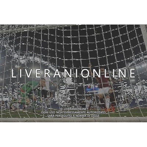 Roma - 04/11/2015 - Stadio Olimpico - Uefa Champions League 2015/2016 - Gruppo E - AS Roma vs Bayer Leverkusen - nella foto: Il fallo da rigore su Mohamed Salah / Ph Fabrizio Corradetti - Ag. Aldo Liverani sas /Agenzia Aldo Liverani S.a.s.