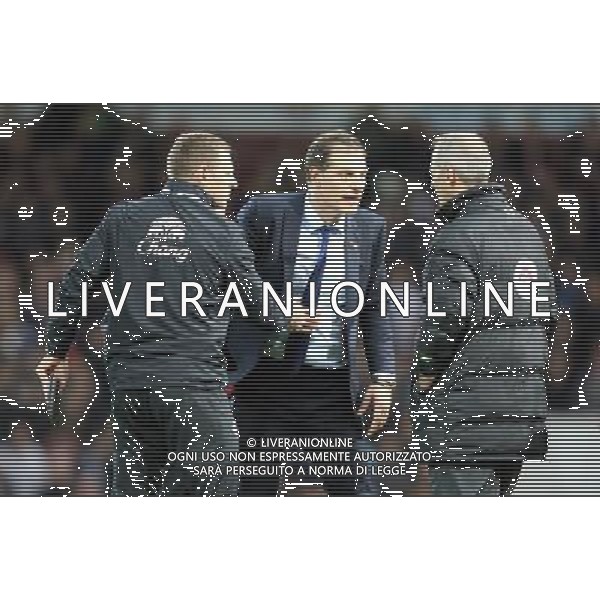 West Ham United manager Slaven Bilic having ago at the fourth Official Martin Atkinson Photographer Kieran Galvin/CameraSport Football - Barclays Premiership - West Ham United v Everton - Saturday 7th November 2015 - Boleyn Ground - London © CameraSport - 43 Linden Ave. Countesthorpe. Leicester. England. LE8 5PG - Tel: +44 (0) 116 277 4147 - admin@camerasport.com - www.camerasport.com AG ALDO LIVERANI SAS ONLY ITALY
