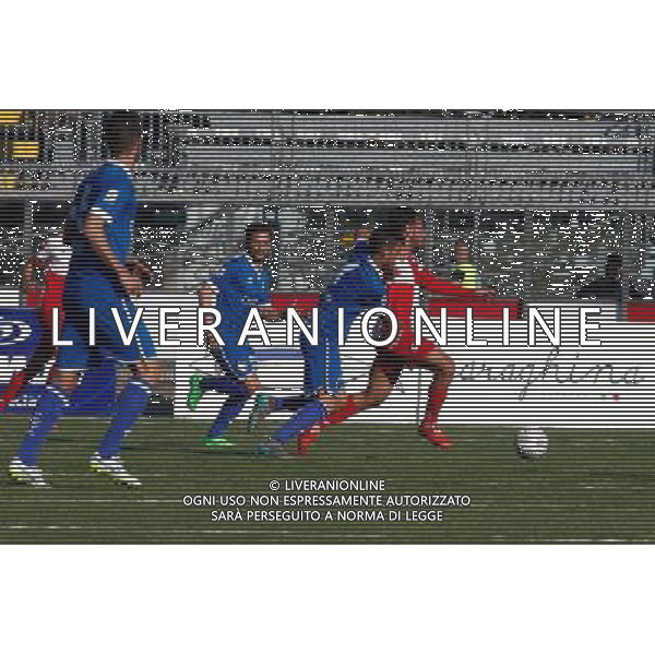 Lega Pro Girone B, Rimini vs Prato del 08/11/2015 nella foto Daniele Ragatzu inseguito da Gaiola Riccardo, ©Claudio Zamagni/Agenzia Aldo Liverani s.a.s.