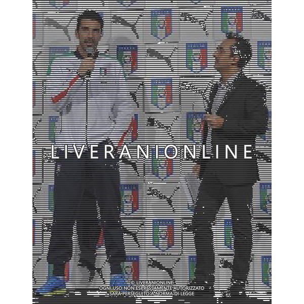Presentazione della nuova maglia PUMA della Nazionale Italiana di Calcio Firenze - 09.11.2015 Nella Foto:Nicola Savino con Gianluigi Buffon /Ag. Aldo Liverani