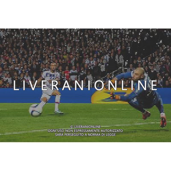 Claudio BEAUVUE / Stephane RUFFIER - 08.11.2015 - Lyon / Saint Etienne - 13eme journee de Ligue 1 Photo : Jean Paul Thomas / Icon Sport /AGENZIA ALDO LIVERANI SAS - - ITALY ONLY - EDITORIAL USE ONLY -