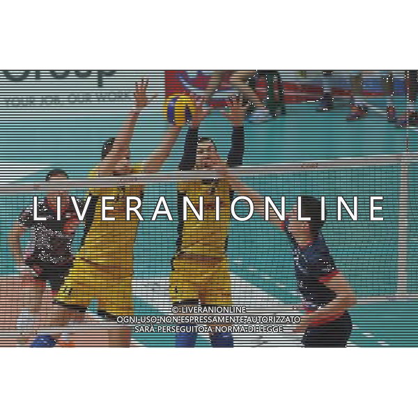 Campionato SuperLega UnipolSai - 4¡ giornata Monza 11-11-2015 Palazzetto dello Sport Gi Group Monza vs DHL Modena nella foto il muro di Matteo Piano (Modena) SX e Nemanja Petric (Modena) DX su Tomas Rousseaux (Monza) foto Roberto Garavaglia - ag. Aldo Liverani sas