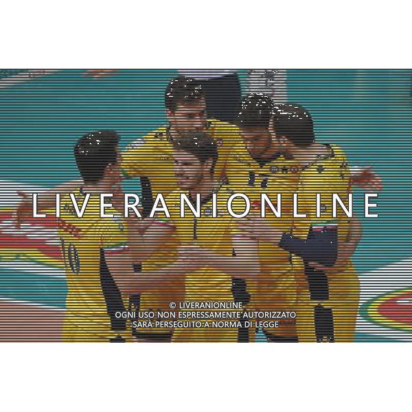 Campionato SuperLega UnipolSai - 4¡ giornata Monza 11-11-2015 Palazzetto dello Sport Gi Group Monza vs DHL Modena nella foto esultanza Modena al centro Bruno Mossa De Rezende foto Roberto Garavaglia - ag. Aldo Liverani sas