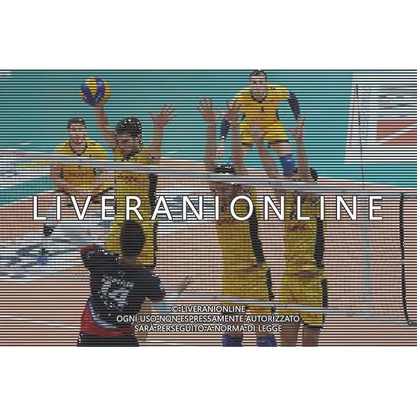 Campionato SuperLega UnipolSai - 4¡ giornata Monza 11-11-2015 Palazzetto dello Sport Gi Group Monza vs DHL Modena nella foto il muro a tre di Modena da SX Lucas Saatkamp, Matteo Piano e Milos Nikic foto Roberto Garavaglia - ag. Aldo Liverani sas
