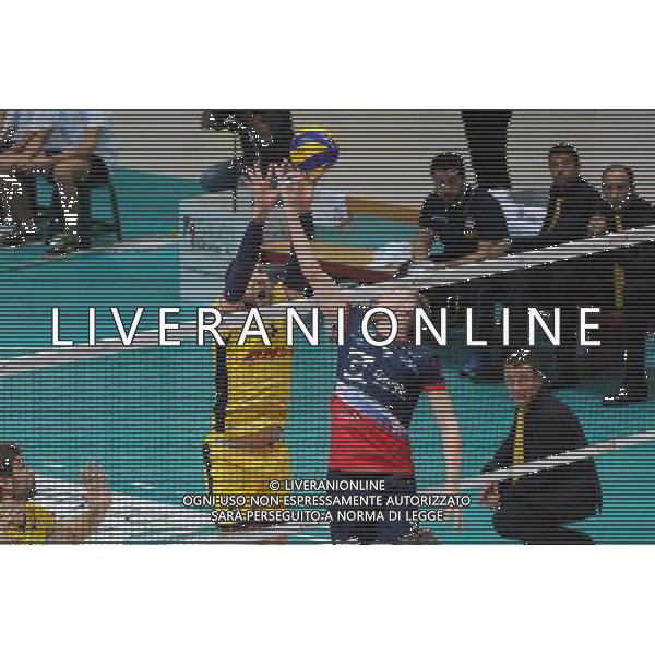 Campionato SuperLega UnipolSai - 4¡ giornata Monza 11-11-2015 Palazzetto dello Sport Gi Group Monza vs DHL Modena nella foto Nemanja Petric (Modena) SX e Nikola Jovovic (Monza) DX foto Roberto Garavaglia - ag. Aldo Liverani sas