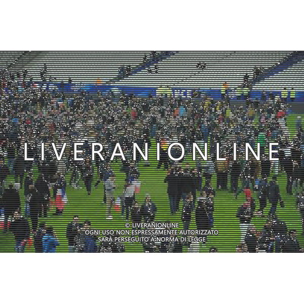 les supporters se refugient sur le terrain apres les attentats pres du stade - 13.11.2015 - France / Allemagne - Match amical Photo : Nolwenn Le Gouic / Icon Sport AG ALDO LIVERANI SAS ONLY ITALY