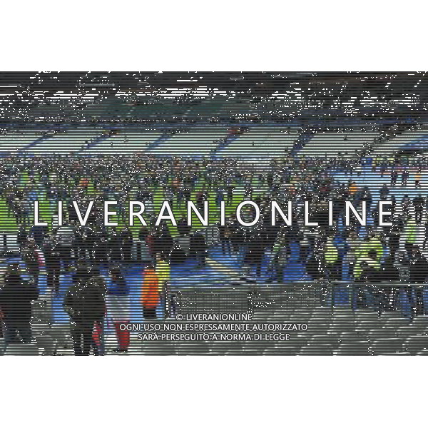les supporters se refugient sur le terrain apres les attentats pres du stade - 13.11.2015 - France / Allemagne - Match amical Photo : Nolwenn Le Gouic / Icon Sport AG ALDO LIVERANI SAS ONLY ITALY