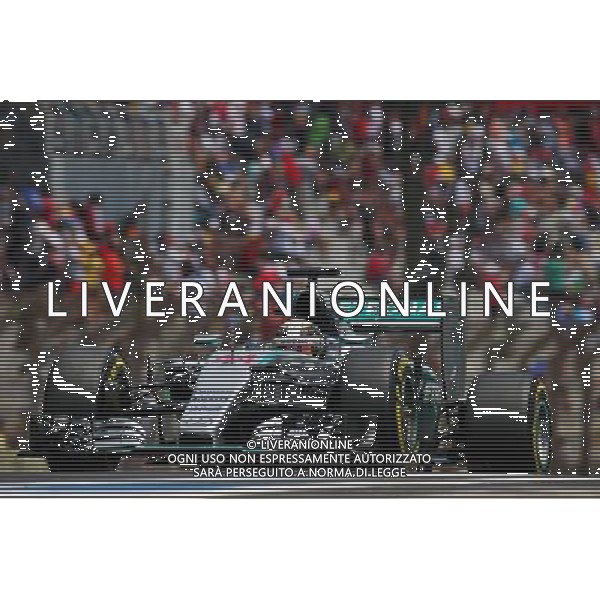 Lewis Hamilton (GBR) Mercedes AMG F1 W06. 14.11.2015. Formula 1 World Championship, Rd 18, Brazilian Grand Prix, Sao Paulo, Brazil, Qualifying Day. - www.xpbimages.com, EMail: requests@xpbimages.com - copy of publication required for printed pictures. Every used picture is fee-liable. Â© Copyright: Batchelor / XPB Images ONLY ITALY/Agenzia Aldo Liverani s.a.s.