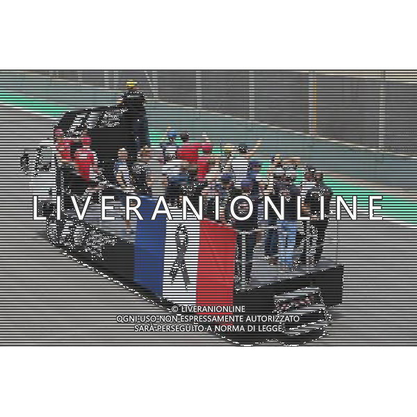 F1 pays its respects to the victims of the Paris terrorist attacks on the drivers parade. 15.11.2015. Formula 1 World Championship, Rd 18, Brazilian Grand Prix, Sao Paulo, Brazil, Race Day. AG ALDO LIVERANI SAS ONLY ITALY