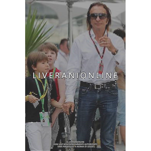 Emerson Fittipaldi (BRA) with his son. 15.11.2015. Formula 1 World Championship, Rd 18, Brazilian Grand Prix, Sao Paulo, Brazil, Race Day. AG ALDO LIVERANI SAS ONLY ITALY