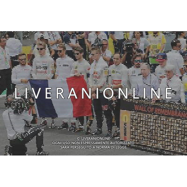 The grid observes a minutes silence for World Day of Remembrance for Road Traffic Victims and the victims of the Paris terrorist attacks. 15.11.2015. Formula 1 World Championship, Rd 18, Brazilian Grand Prix, Sao Paulo, Brazil, Race Day. AG ALDO LIVERANI SAS ONLY ITALY