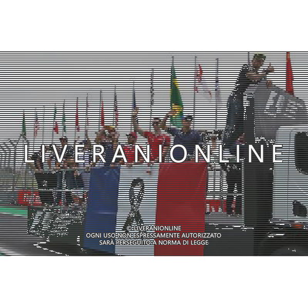 The drivers parade pays respects to the victims of the Paris terrorist attacks. 15.11.2015. Formula 1 World Championship, Rd 18, Brazilian Grand Prix, Sao Paulo, Brazil, Race Day. /AGENZIA ALDO LIVERANI Sas - ITALY ONLY - EDITORIAL USE ONLY - GP BRASILE F1 SAN PAOLO