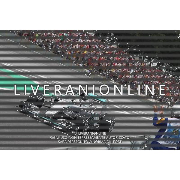 Race winner Nico Rosberg (GER) Mercedes AMG F1 W06 celebrates at the end of the race. 15.11.2015. Formula 1 World Championship, Rd 18, Brazilian Grand Prix, Sao Paulo, Brazil, Race Day. /AGENZIA ALDO LIVERANI Sas - ITALY ONLY - EDITORIAL USE ONLY - GP BRASILE F1 SAN PAOLO