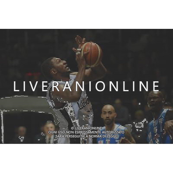 OBIETTIVO LAVORO BOLOGNA - BANCO DI SARDEGNA SASSARI BASKET SERIE A 16 NOVEMBRE 2015 NELLA FOTO PITTMAN ©OPTIMAFOTO / AGENZIA ALDO LIVERANI SAS