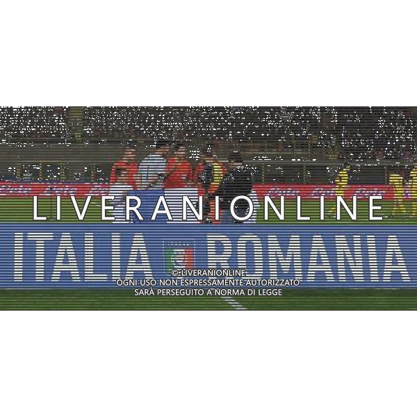 Amichevole Bologna - 17.11.2015 Italia-Romania Nella Foto:i due capitani con la bandiera francese /Ph.Vitez-Ag. Aldo Liverani