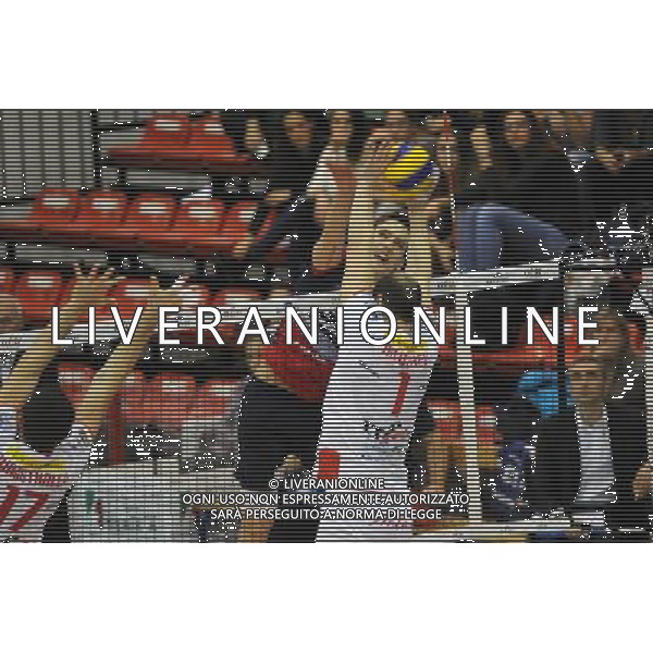 Campionato SuperLega UnipolSai - 5Â° giornata Castellanza (VA) 17-11-2015 PalaBorsani Revivre Milano vs Gi Group Monza nella foto Rousseaux piega il muro di Milushev foto Roberto Garavaglia - ag. Aldo Liverani sas