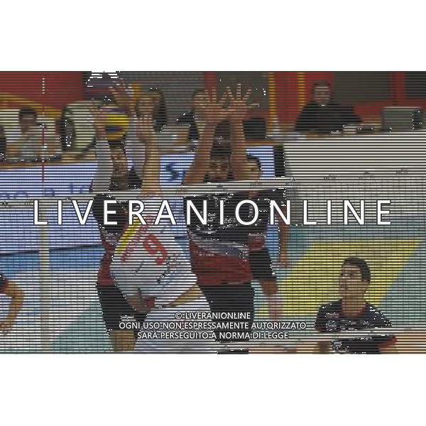 Campionato SuperLega UnipolSai - 5Â° giornata Castellanza (VA) 17-11-2015 PalaBorsani Revivre Milano vs Gi Group Monza nella foto un attacco di Russomanno foto Roberto Garavaglia - ag. Aldo Liverani sas