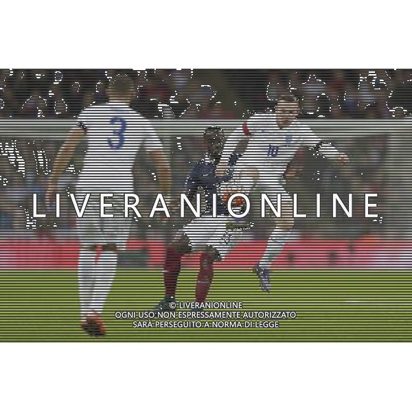 EnglandÕs Wayne Rooney under pressure from FranceÕs Bacary Sagna Photographer Craig Mercer/CameraSport Football International - England v France - Tuesday 17th November 2015 - Wembley Stadium - London © CameraSport - 43 Linden Ave. Countesthorpe. Leicester. England. LE8 5PG - Tel: +44 (0) 116 277 4147 - admin@camerasport.com - www.camerasport.com / AGENZIA ALDO LIVERANI SAS - ITALY ONLY EDITORIAL USE ONLY - Inghilterra Vs Francia partita amichevole