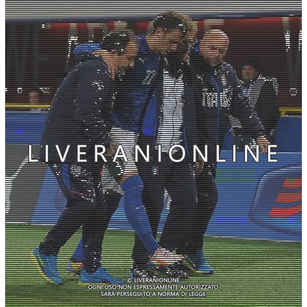 Amichevole Bologna - 17.11.2015 Italia-Romania Nella Foto: manolo gabbiadini lascia il campo infortunato /Ph.Vitez-Ag. Aldo Liverani