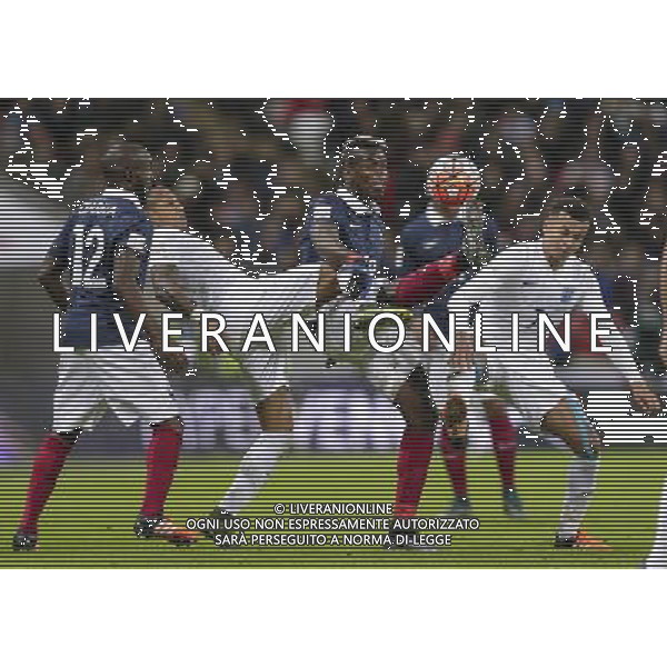 FranceÕs Paul Pogba holds off a double challenge from EnglandÕs Nathaniel Clyne (left) and EnglandÕs Dele Alli (right) Photographer Craig Mercer/CameraSport Football International - England v France - Tuesday 17th November 2015 - Wembley Stadium - London © CameraSport - 43 Linden Ave. Countesthorpe. Leicester. England. LE8 5PG - Tel: +44 (0) 116 277 4147 - admin@camerasport.com - www.camerasport.com / AGENZIA ALDO LIVERANI SAS - ITALY ONLY EDITORIAL USE ONLY - Inghilterra Vs Francia partita amichevole